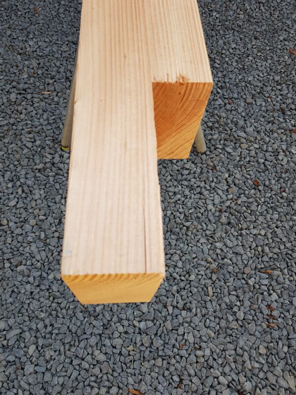 Douglas paal fijnbezaagd 15 x 15 cm met brede verbinding